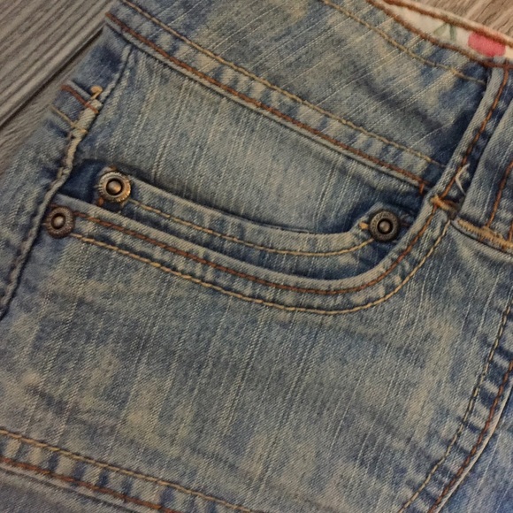 Ladies Levis shorts, size 27 - Picture 4 of 5